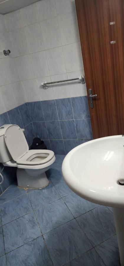 Sharing Motel Rooms アブダビ エクステリア 写真