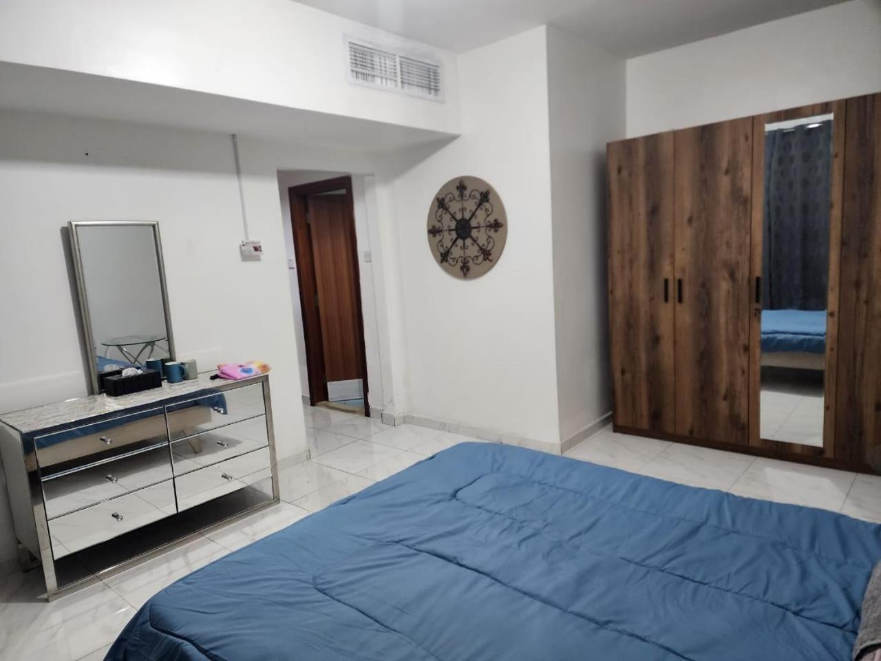 Sharing Motel Rooms アブダビ エクステリア 写真